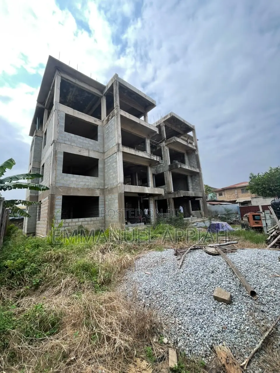 8bdrm Apartment in Achimota Abc for sale