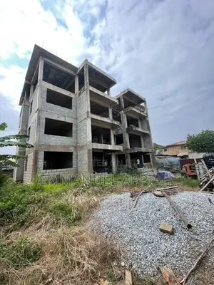 8bdrm Apartment in Achimota Abc for sale