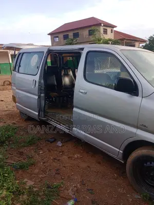 Toyota HiAce 2002
