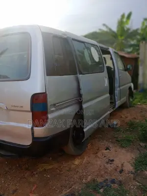 Toyota HiAce 2002