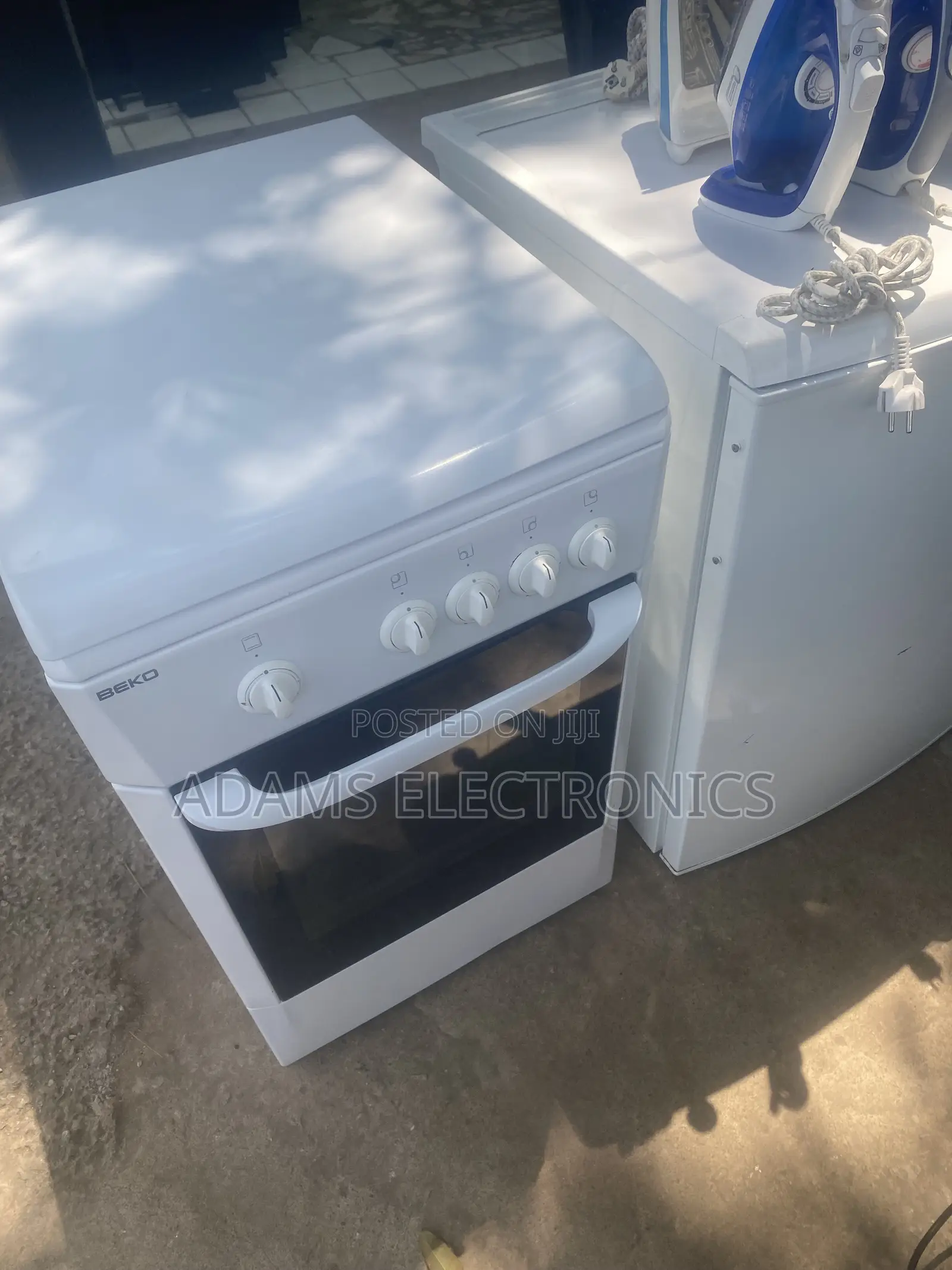 A Very Nice Home Standing Cooking 4 Burners for Sale