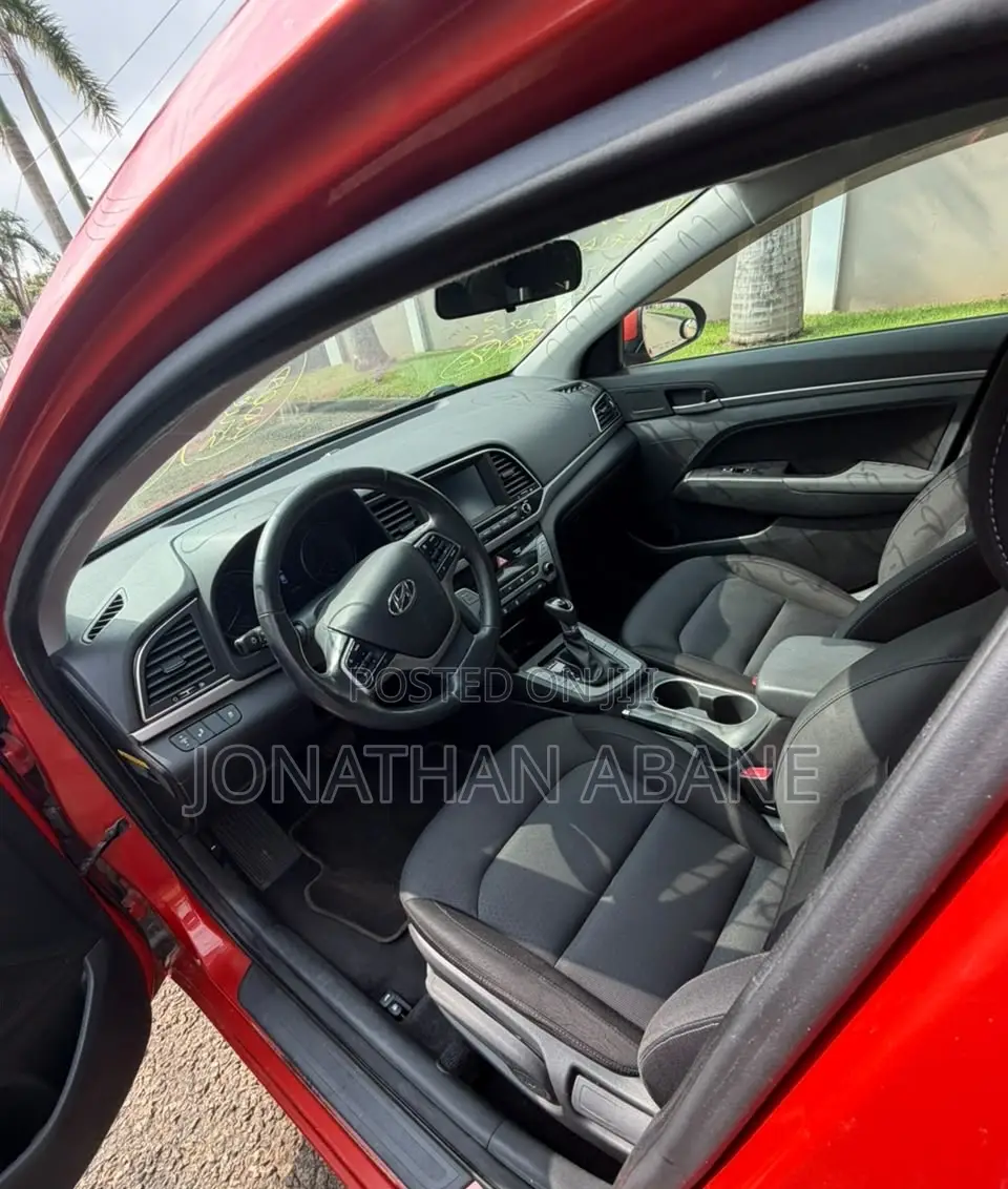 Hyundai Elantra 2017 Red