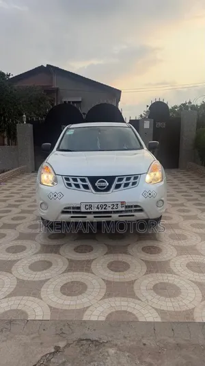 Nissan Rogue 2011 White