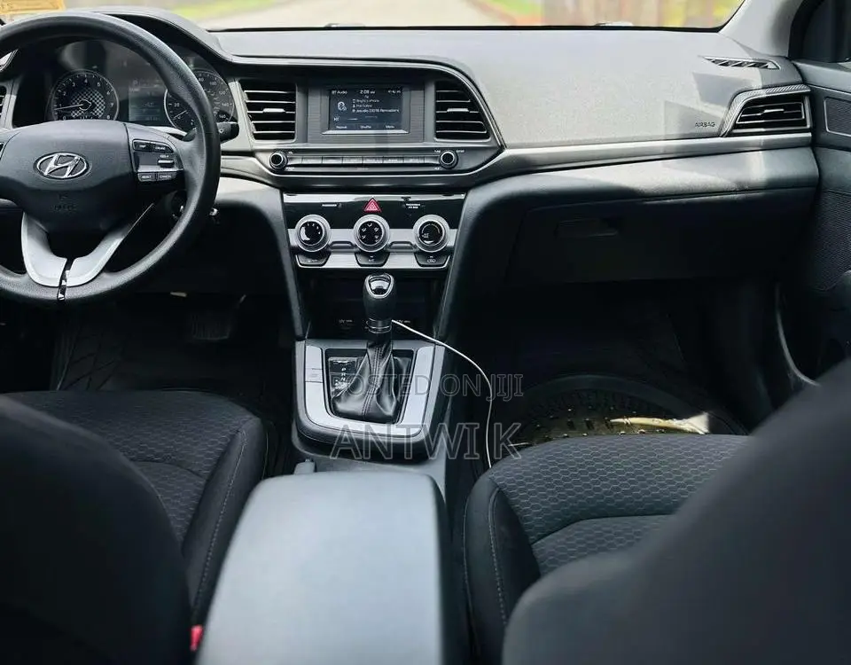 Hyundai Elantra 2019 Silver