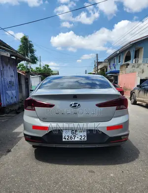 Hyundai Elantra 2019 Silver