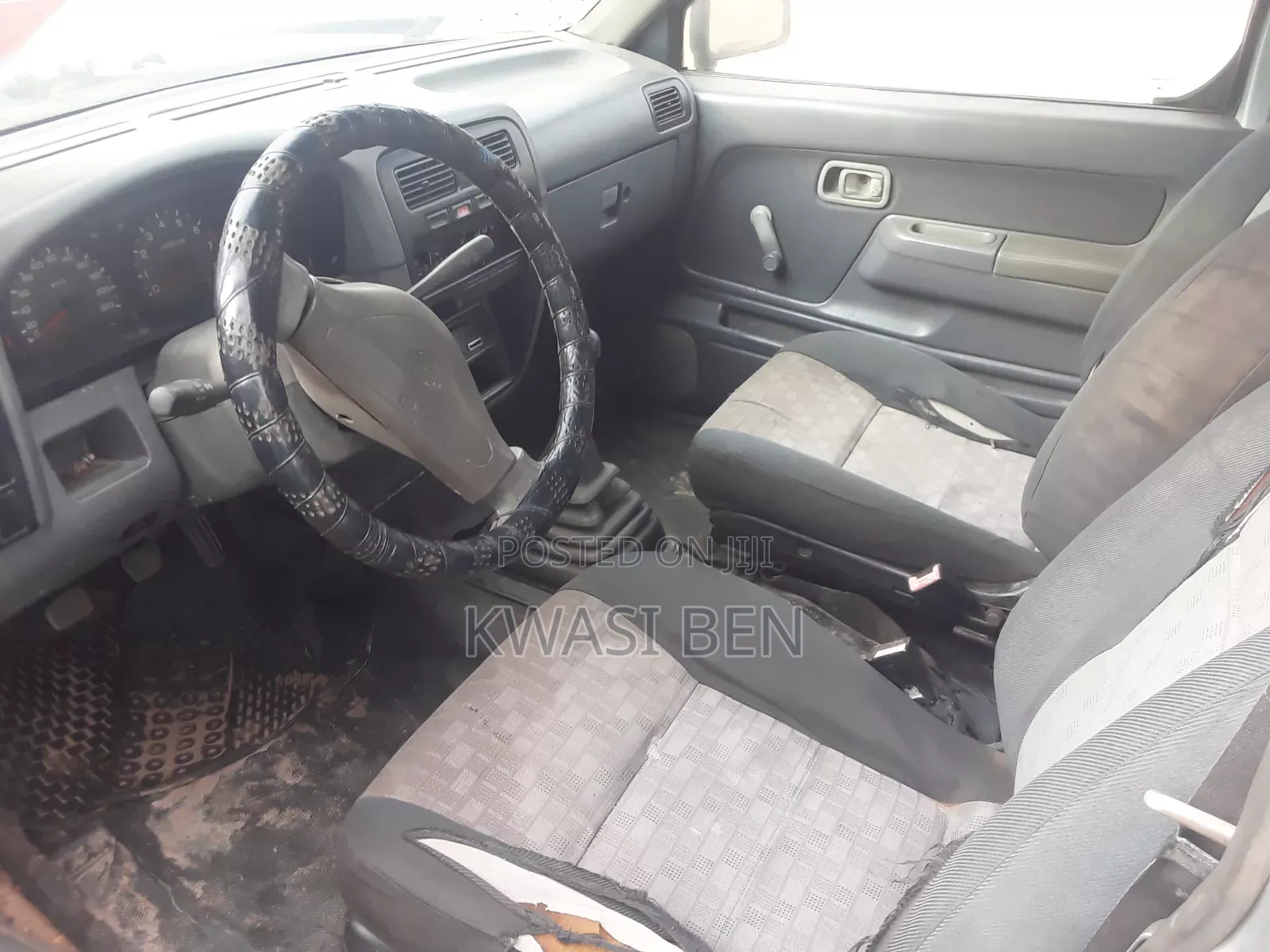 Nissan Hardbody 2004 Silver