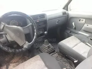 Nissan Hardbody 2004 Silver