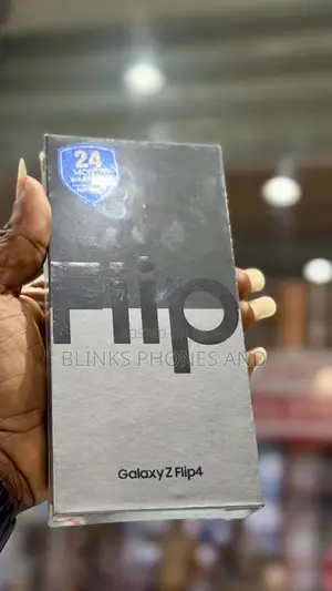 New Samsung Galaxy Z Flip4 256 GB Silver