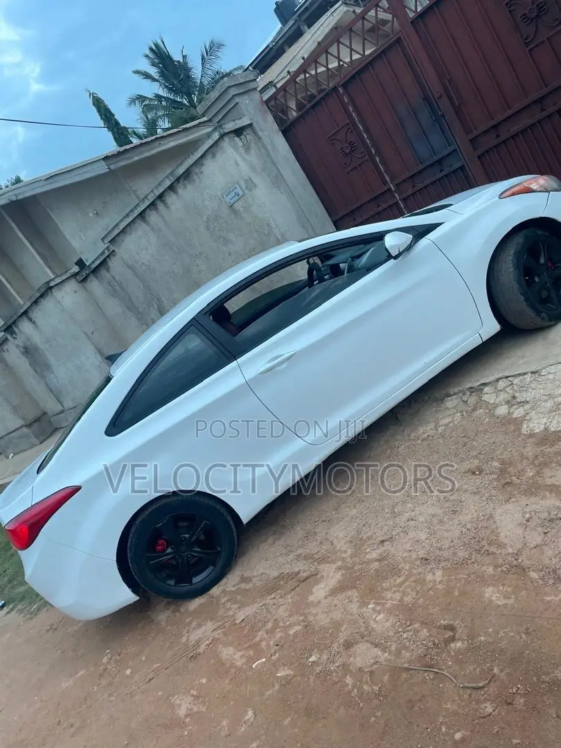 Hyundai Elantra SE Coupe FWD (1.8L 4cyl 6A) 2013 White