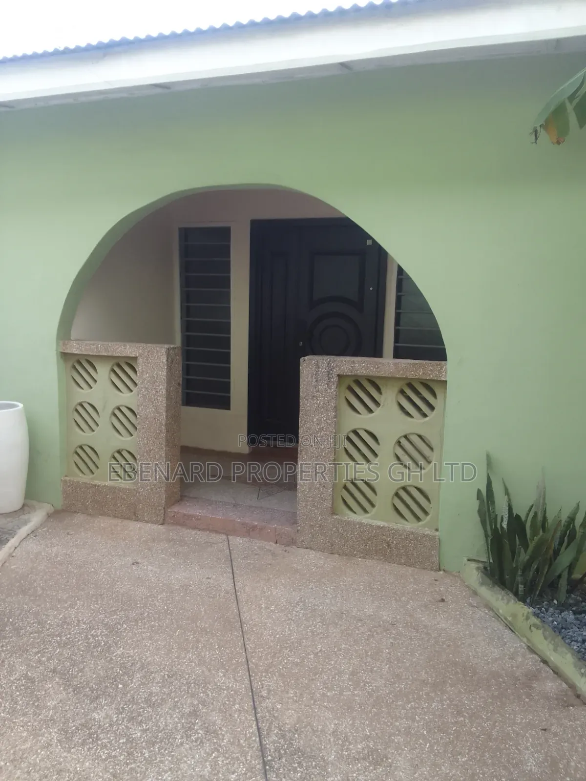 3bdrm Apartment in Ebenard Properties, Lashibi for rent