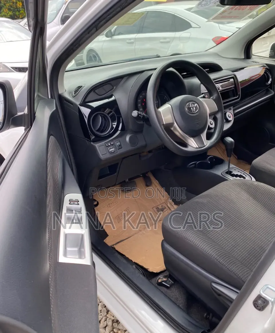 Toyota Vitz 2015 White