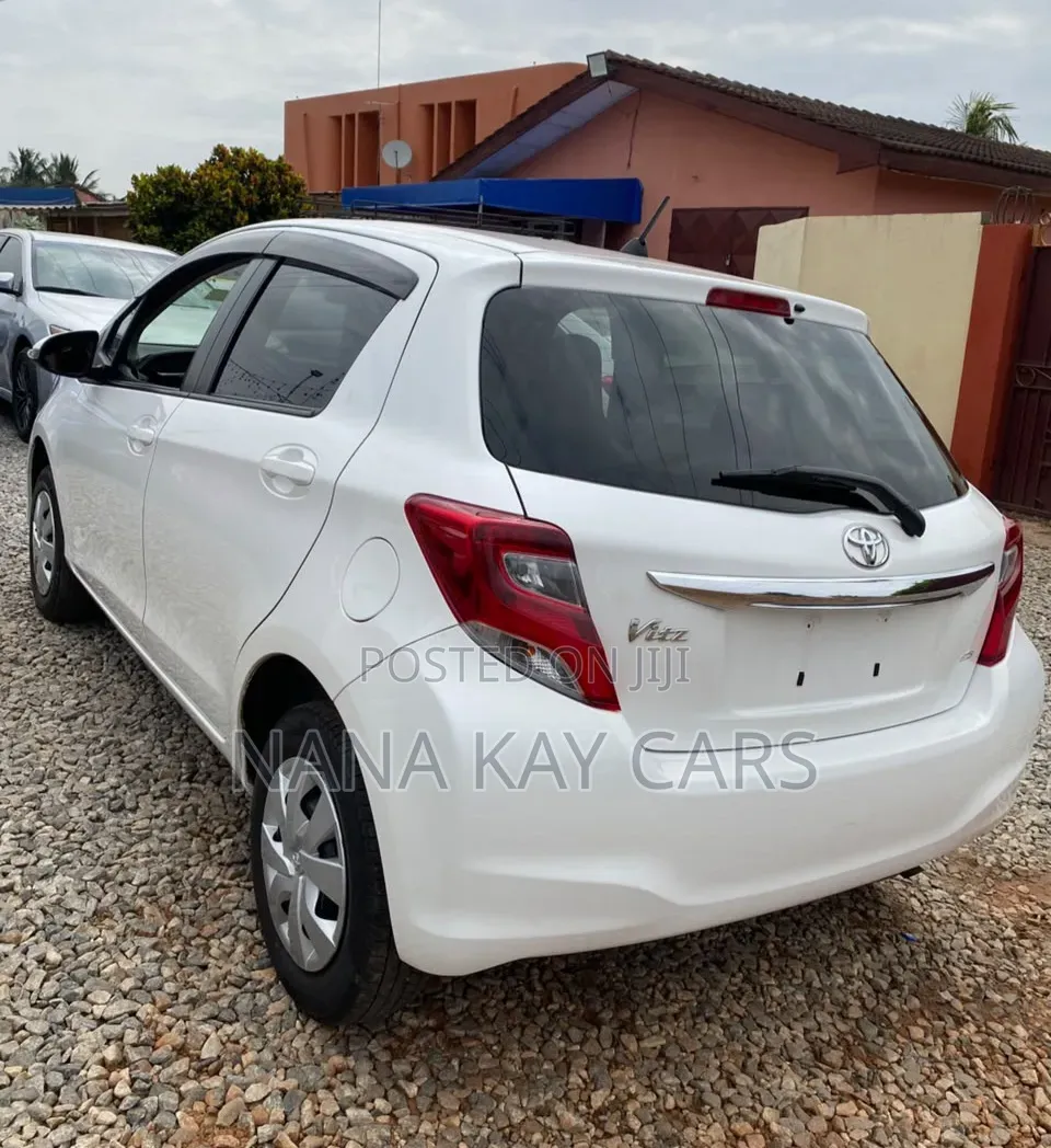Toyota Vitz 2015 White