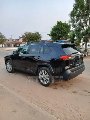 Toyota RAV4 XLE 2025 Black