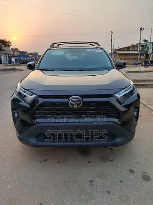 Toyota RAV4 XLE 2025 Black