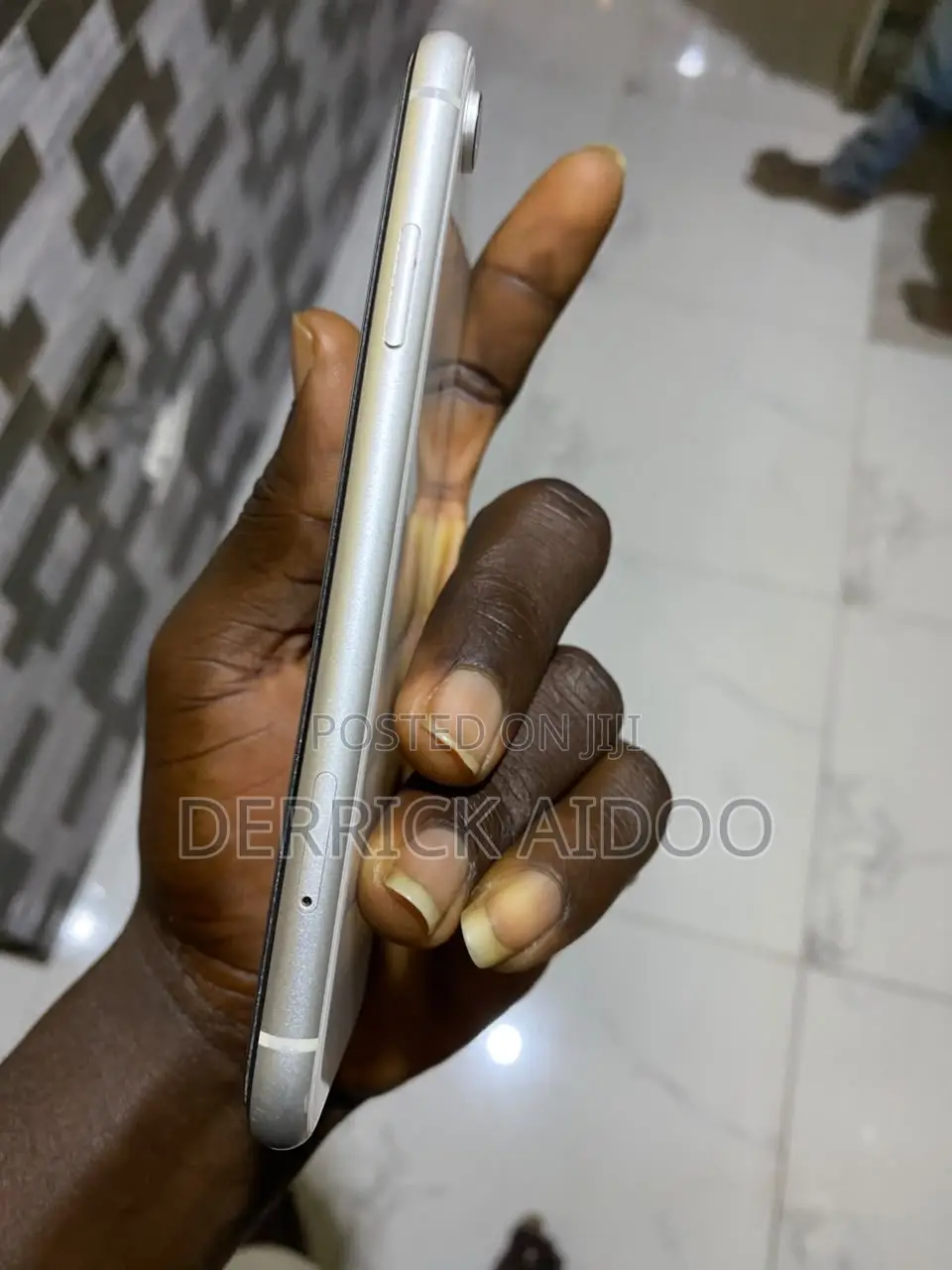 Apple iPhone XR 64 GB White