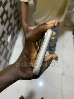 Apple iPhone XR 64 GB White