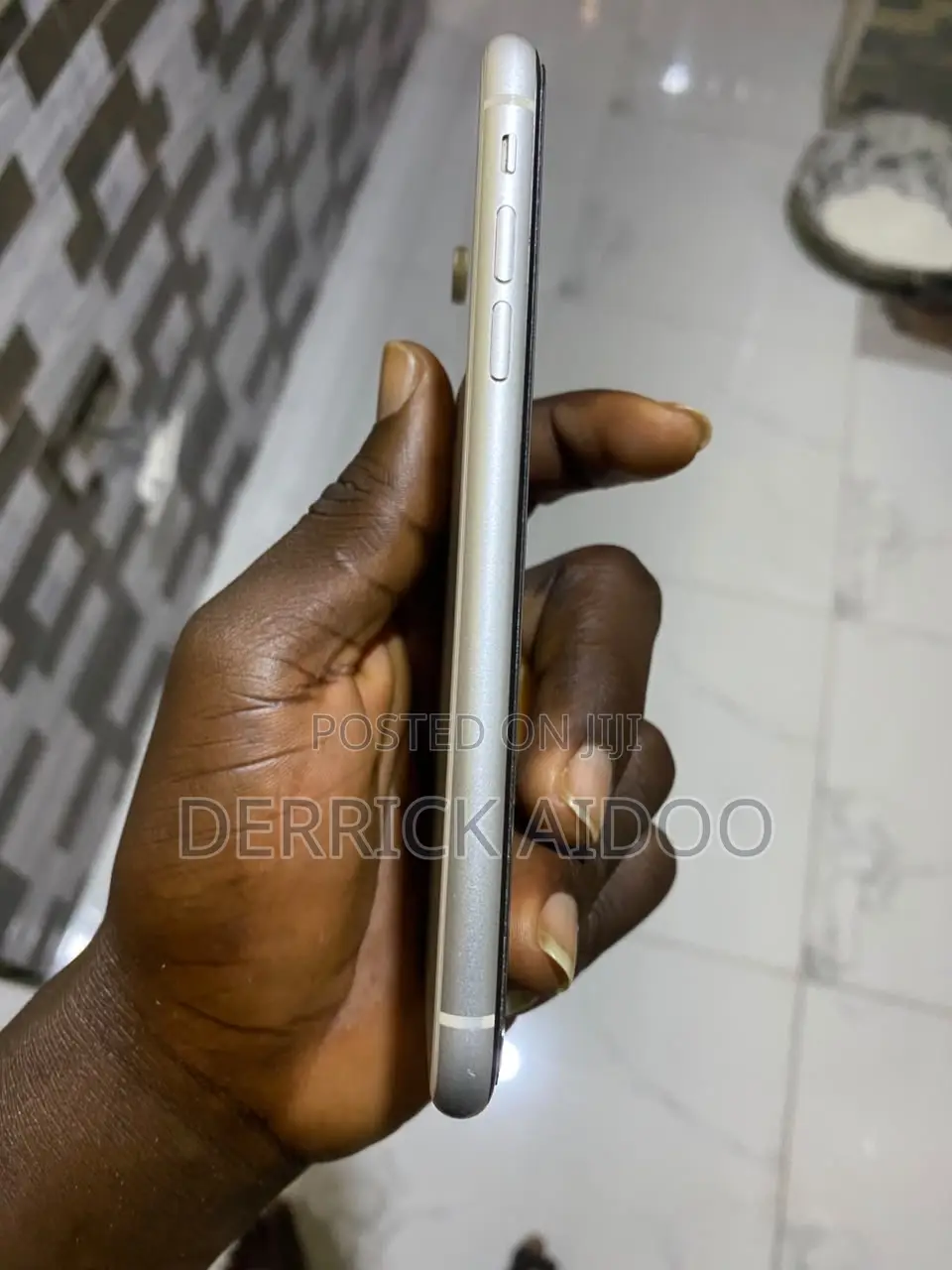 Apple iPhone XR 64 GB White