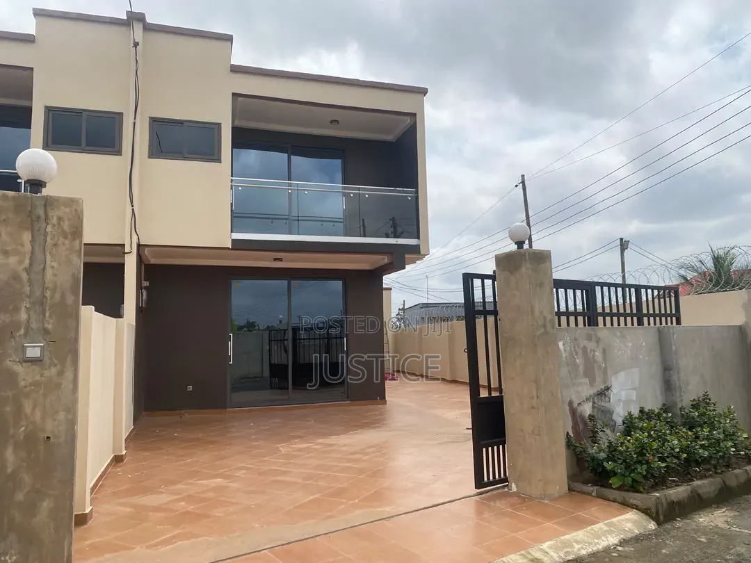4bdrm House in Oyarifa Mall for rent