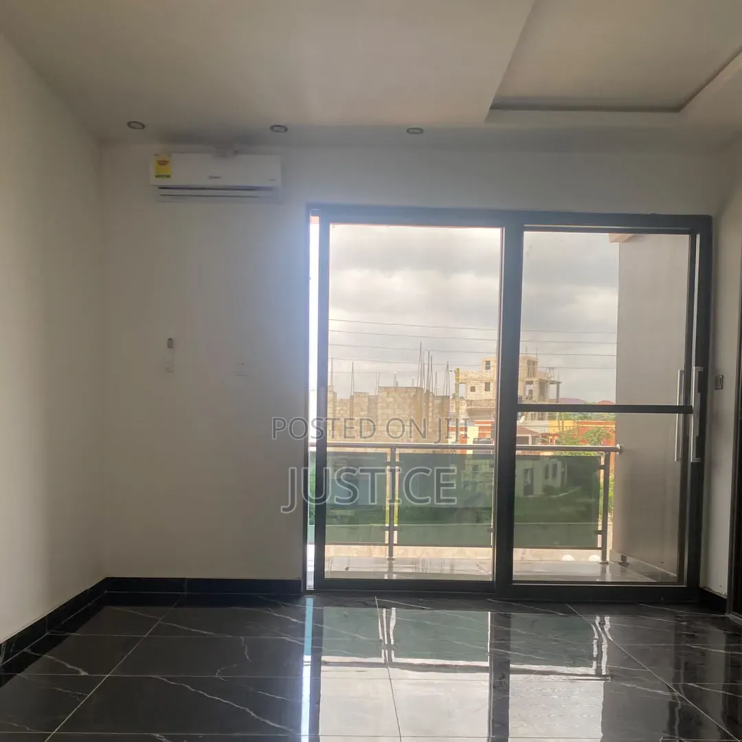 4bdrm House in Oyarifa Mall for rent