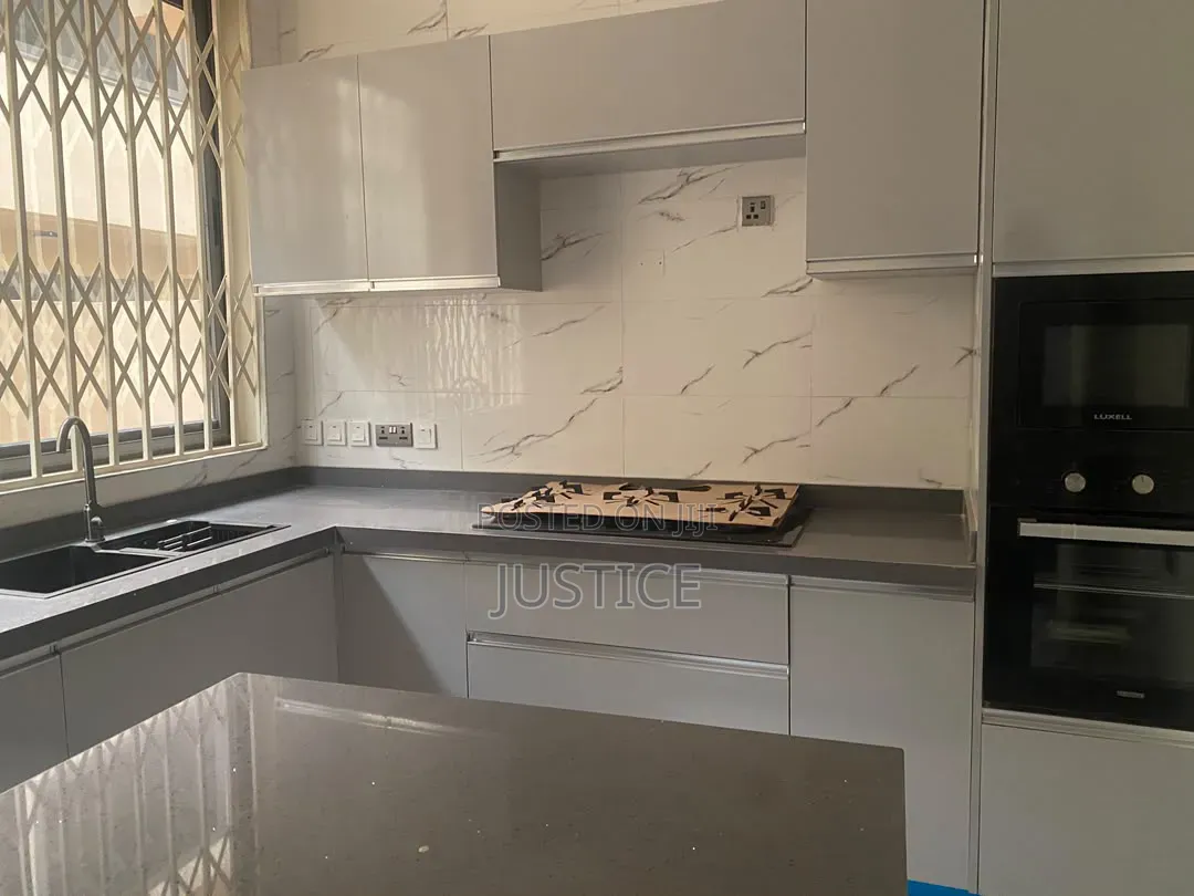 4bdrm House in Oyarifa Mall for rent