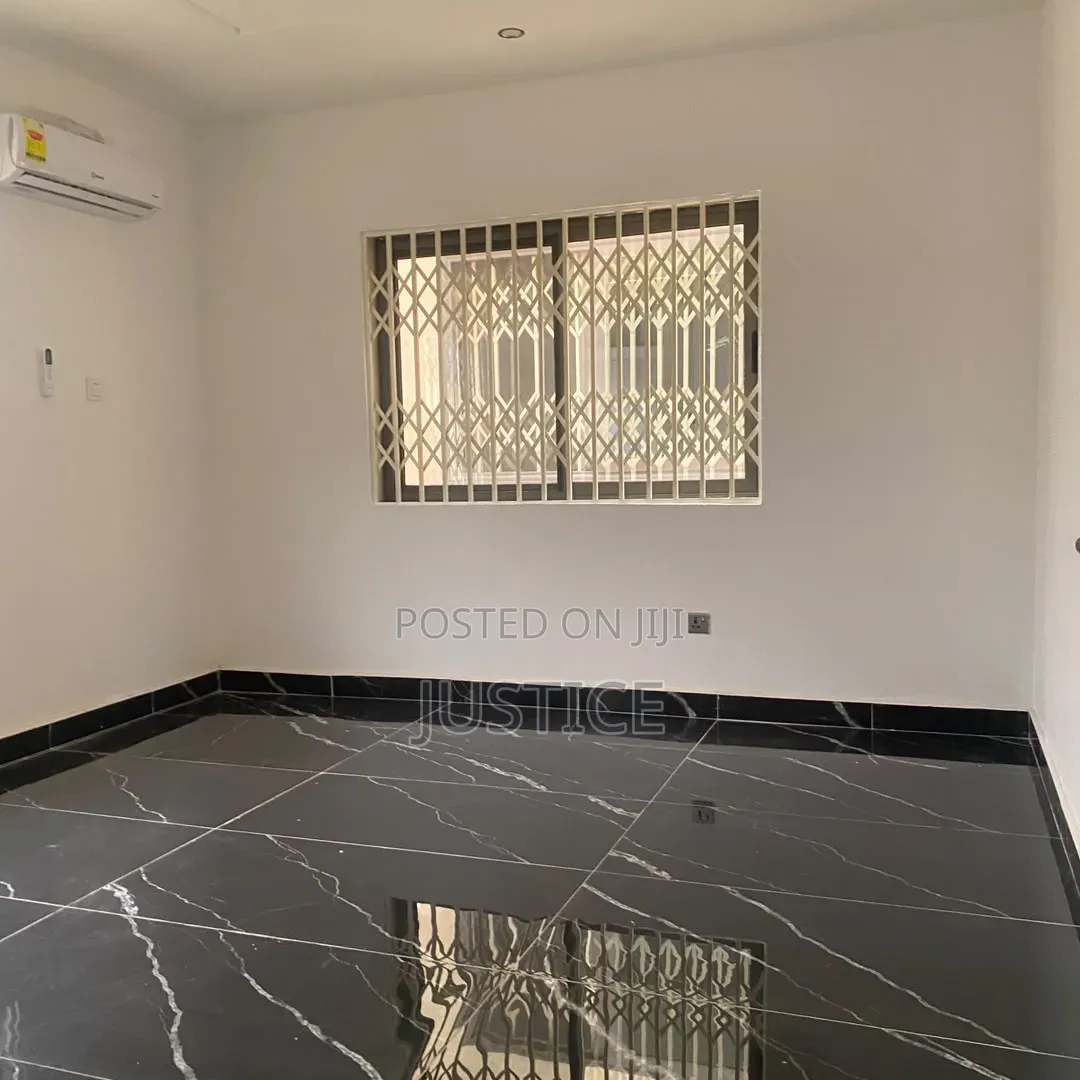 4bdrm House in Oyarifa Mall for rent