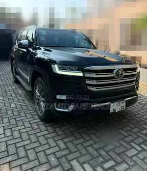 Toyota Land Cruiser LC300 2024 Black