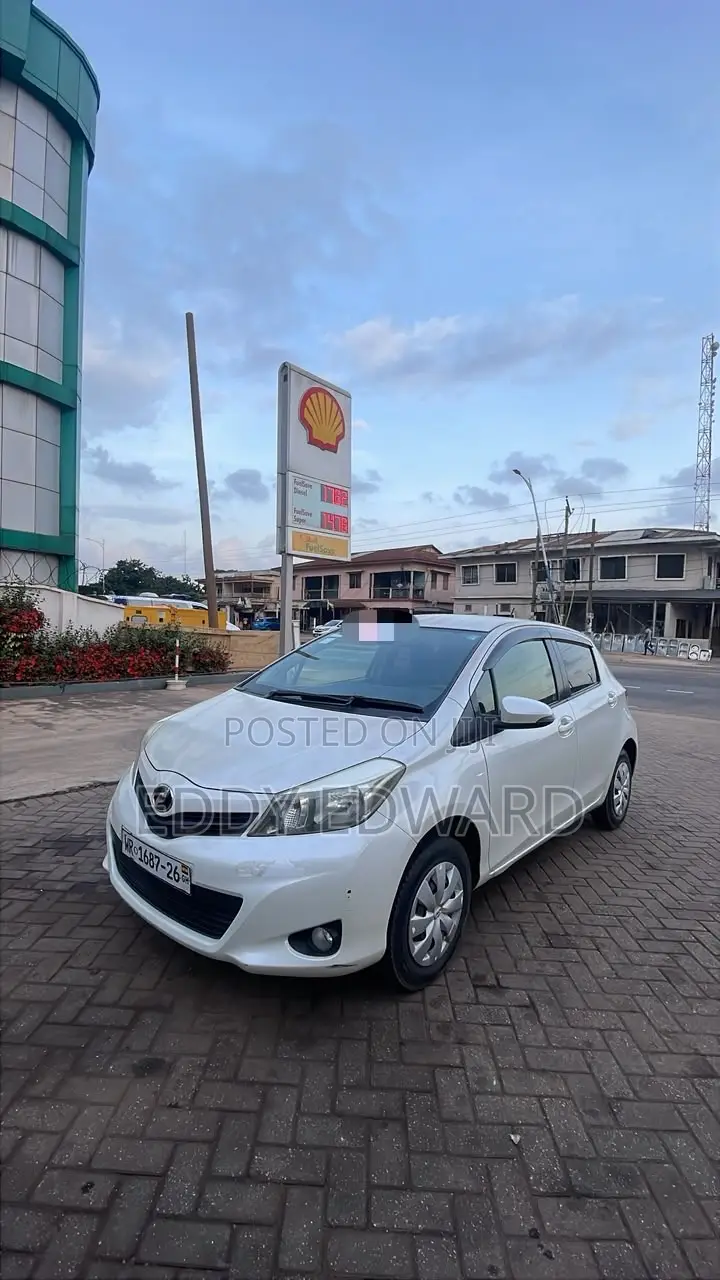Toyota Vitz 2013 White