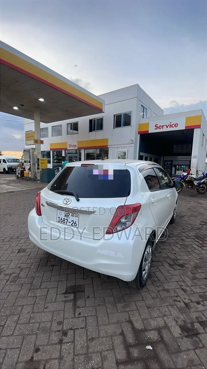 Toyota Vitz 2013 White