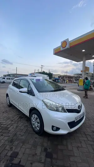 Toyota Vitz 2013 White