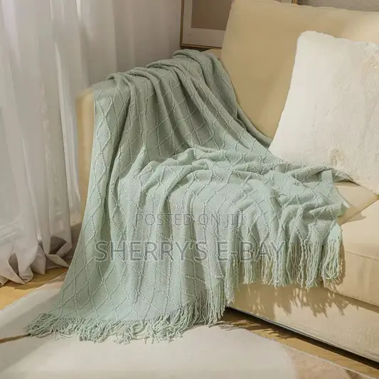 Throw Blanket With Tassel
