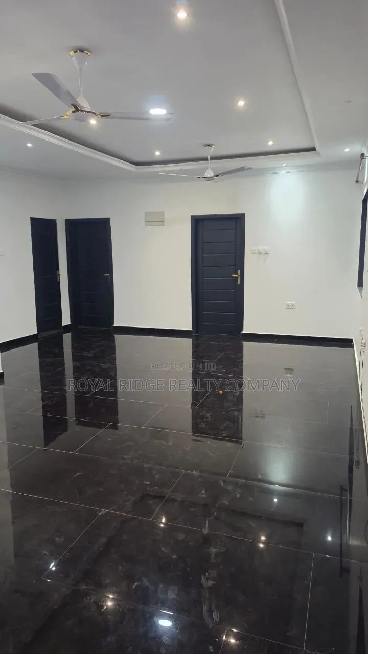 2bdrm Apartment in Tseaddo Roundabout, Accra Metropolitan for rent