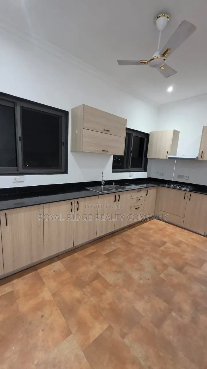 2bdrm Apartment in Tseaddo Roundabout, Accra Metropolitan for rent