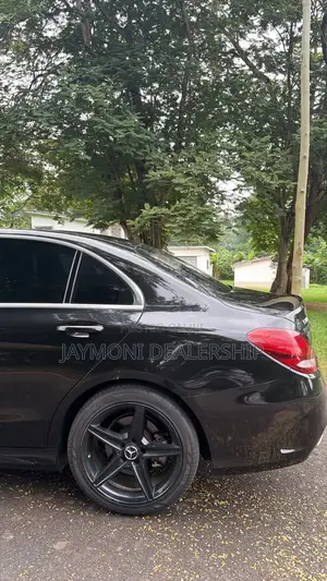 Mercedes-Benz C300 2016 Black