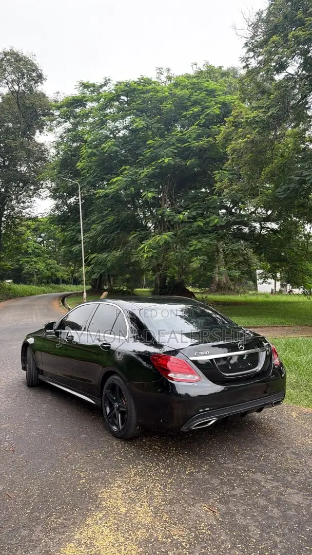 Mercedes-Benz C300 2016 Black