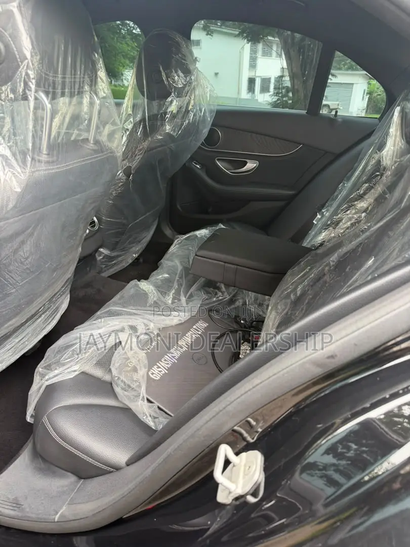 Mercedes-Benz C300 2016 Black