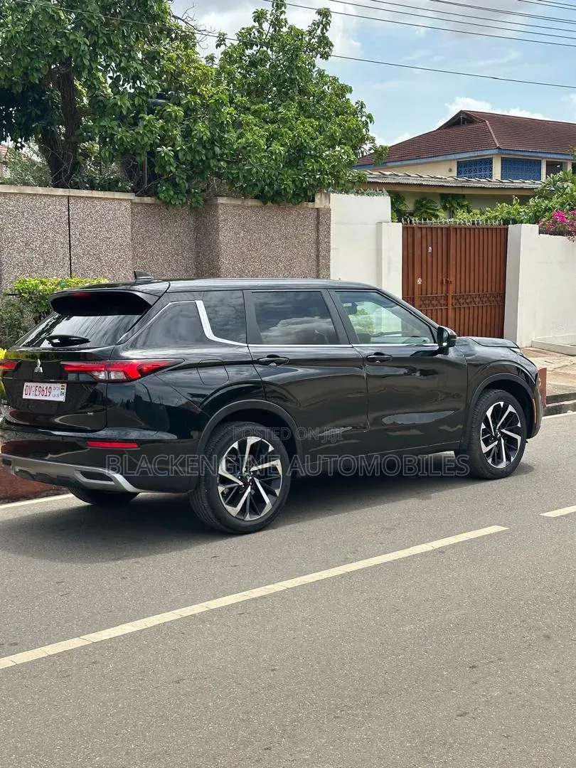 Mitsubishi Outlander SE 2022 Black