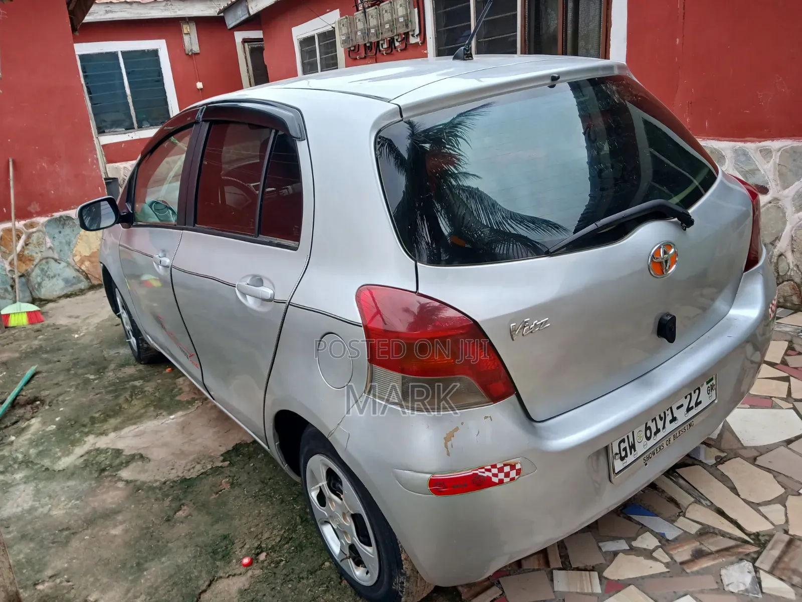 Toyota Vitz 2010 Silver