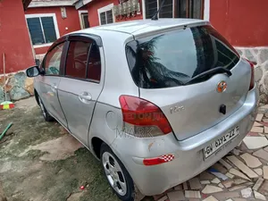 Toyota Vitz 2010 Silver
