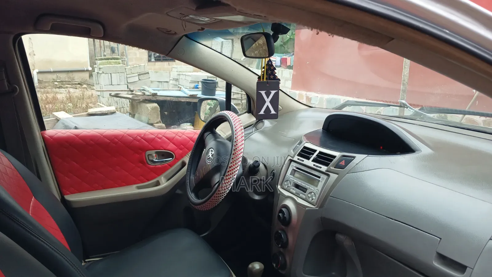 Toyota Vitz 2010 Silver