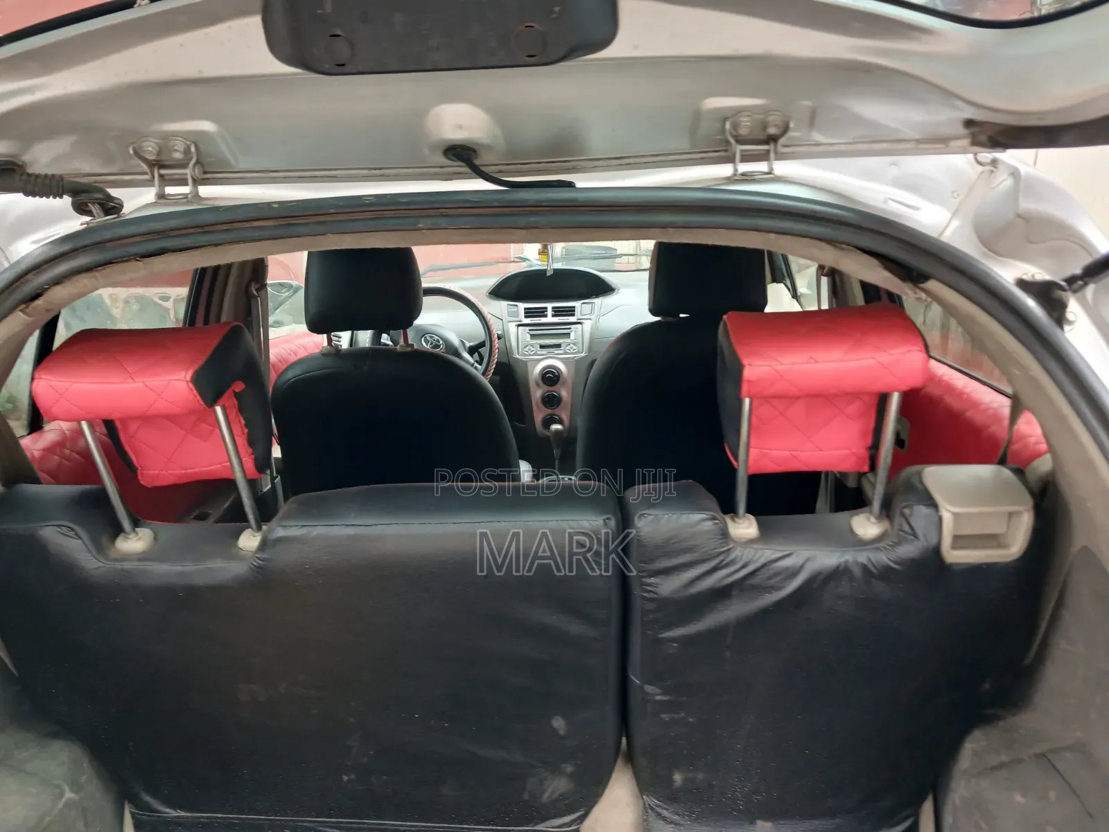 Toyota Vitz 2010 Silver