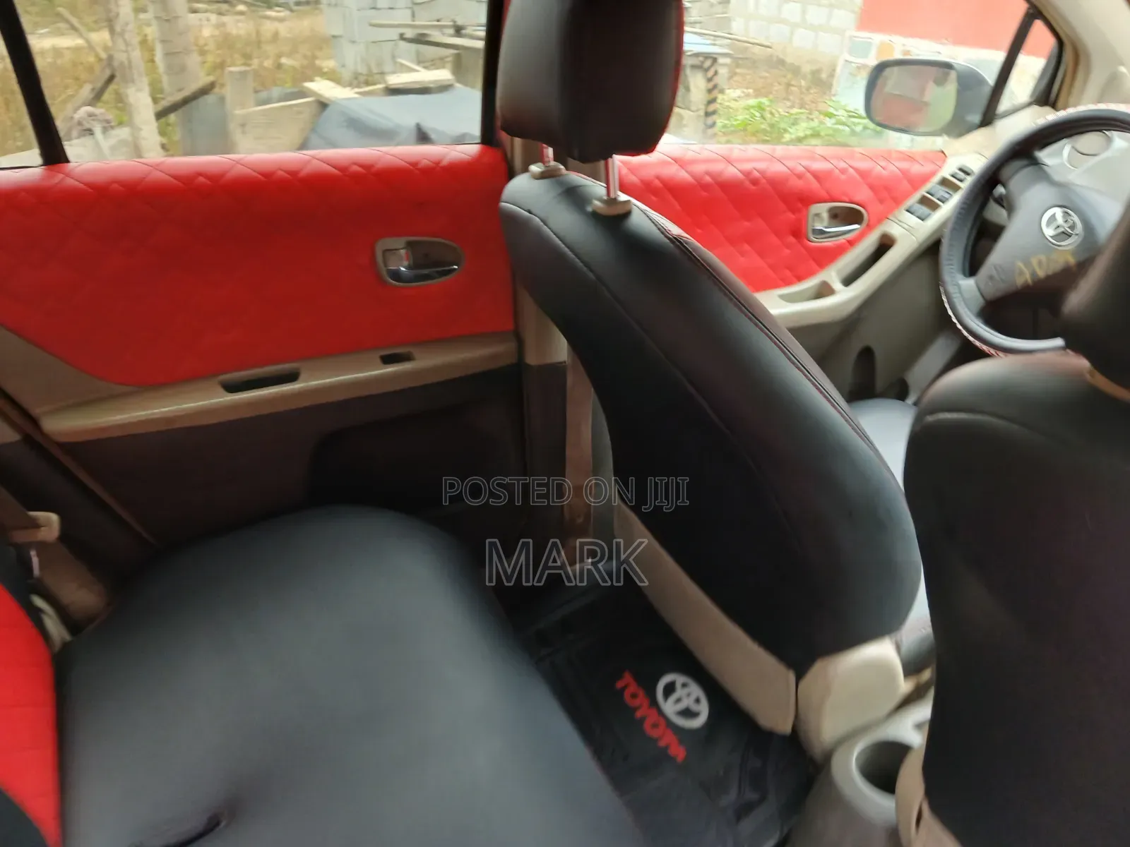 Toyota Vitz 2010 Silver
