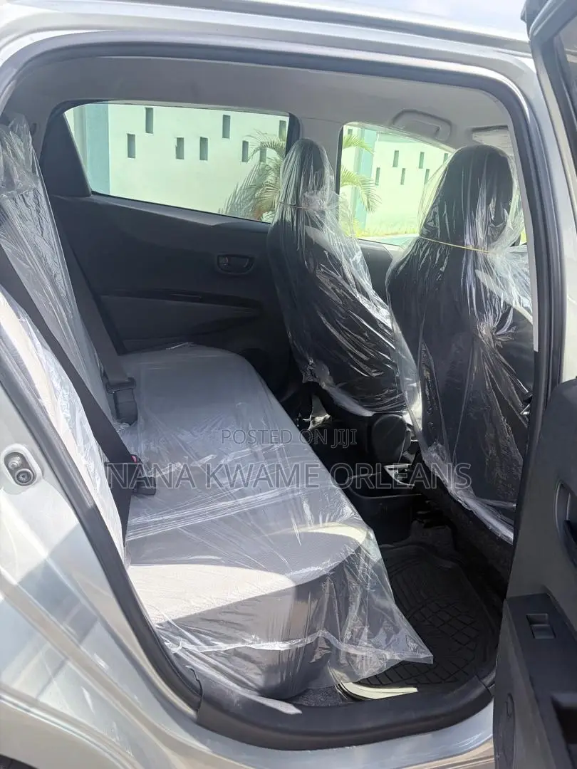Toyota Vitz 1.3 AWD 5dr 2014 Gray