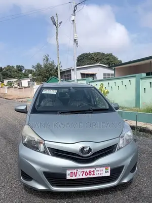 Toyota Vitz 1.3 AWD 5dr 2014 Gray