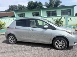 Toyota Vitz 1.3 AWD 5dr 2014 Gray