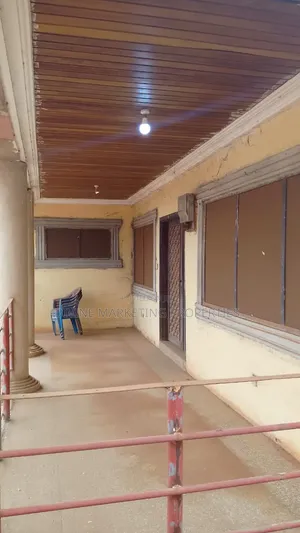 6bdrm House in Jt Traffic Light for sale