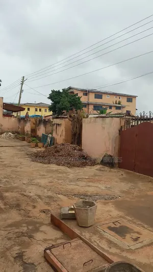 6bdrm House in Jt Traffic Light for sale