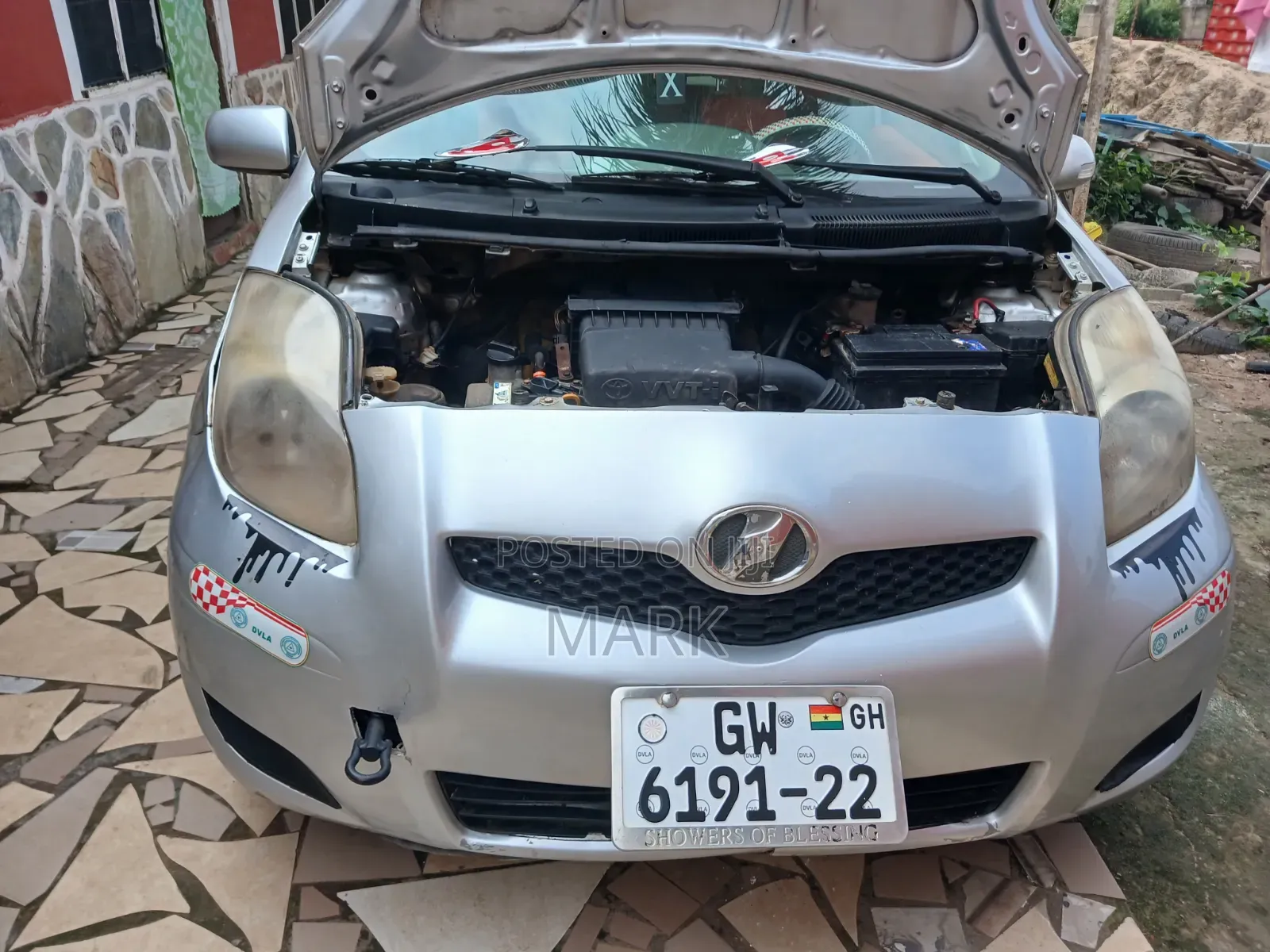 Toyota Vitz 2010 Silver