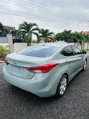 Hyundai Elantra Limited Sedan FWD (1.8L 4cyl 6A) 2013