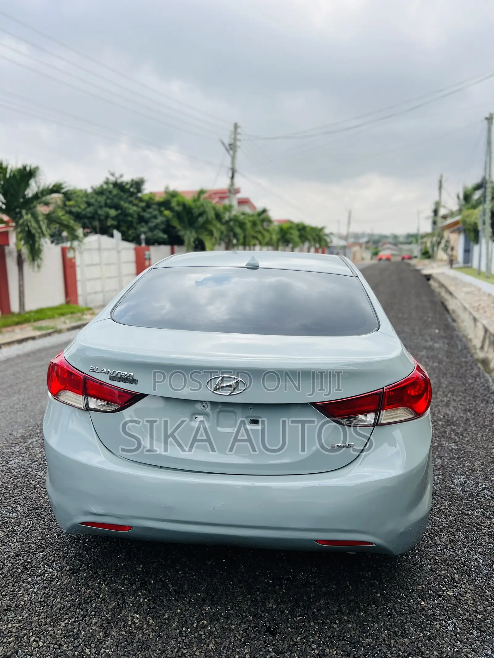 Hyundai Elantra Limited Sedan FWD (1.8L 4cyl 6A) 2013