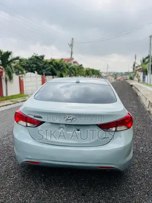 Hyundai Elantra Limited Sedan FWD (1.8L 4cyl 6A) 2013